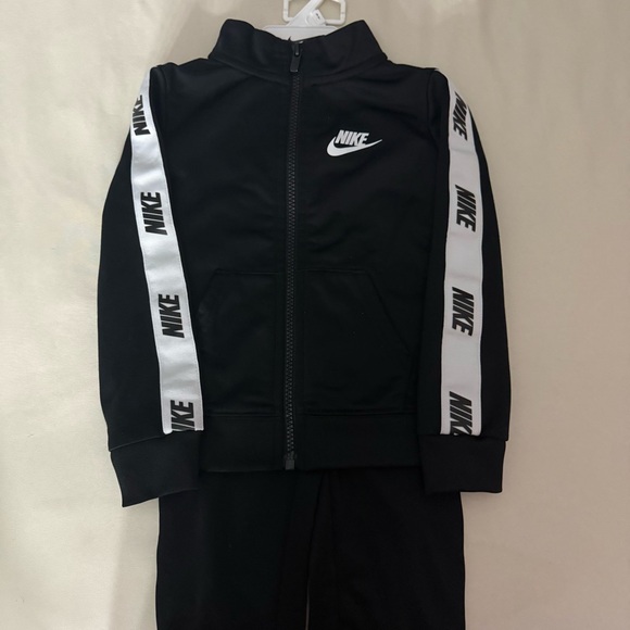 Nike 3T Black and White Tracksuit - Picture 1 of 2